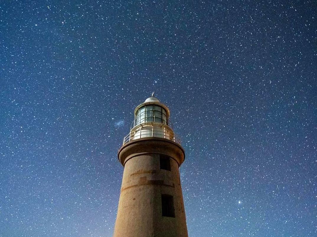 icydays | Visit the Vlamingh Head Lighthouse: Take in the views from Vlamingh Head Lighthouse